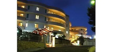 Lo Smeraldo 치스테르니노