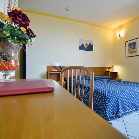 Lo Smeraldo 치스테르니노