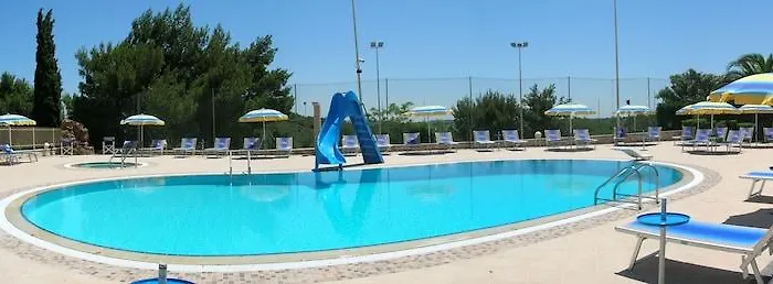 Lo Smeraldo تْشيستيرنِنو