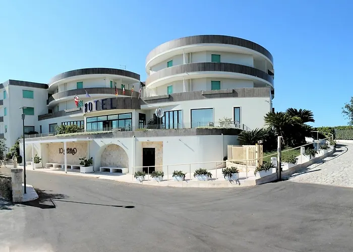 Lo Smeraldo 4* تْشيستيرنِنو